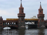 Oberbaumbrücke U-Bahn Spree Kreuzberg