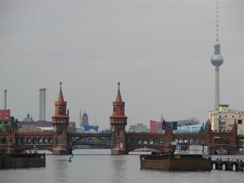 Oberbaumbrücke Skyline Berlin Spree